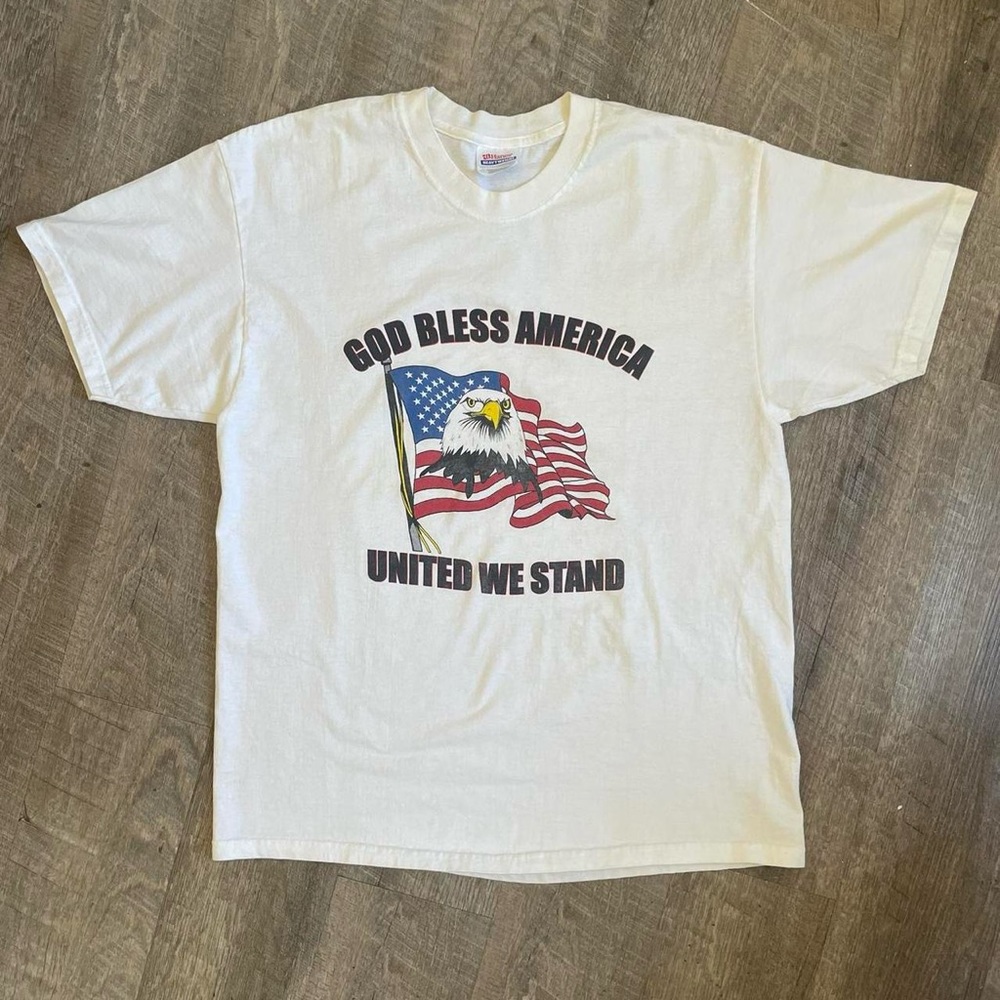 “God Bless America” white t-shirt. Size: L